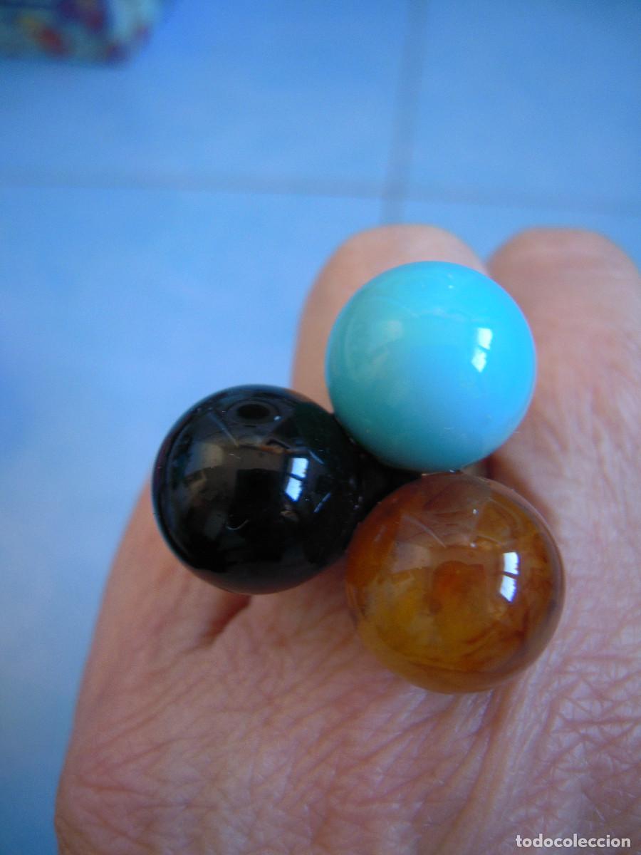 Segunda mano: Anillo tres bolas de colores - Foto 1