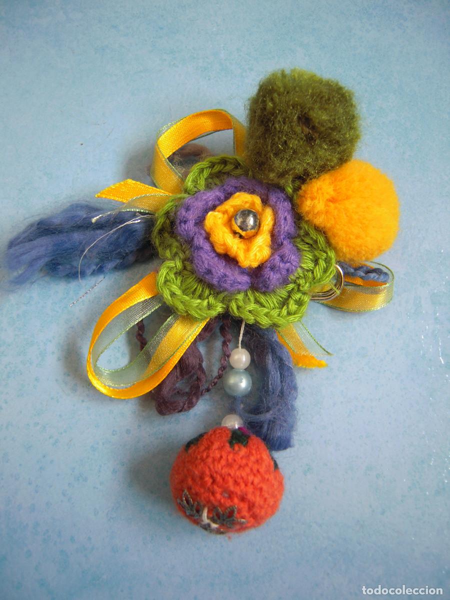 Segunda mano: Broche multicolor lana - Foto 1