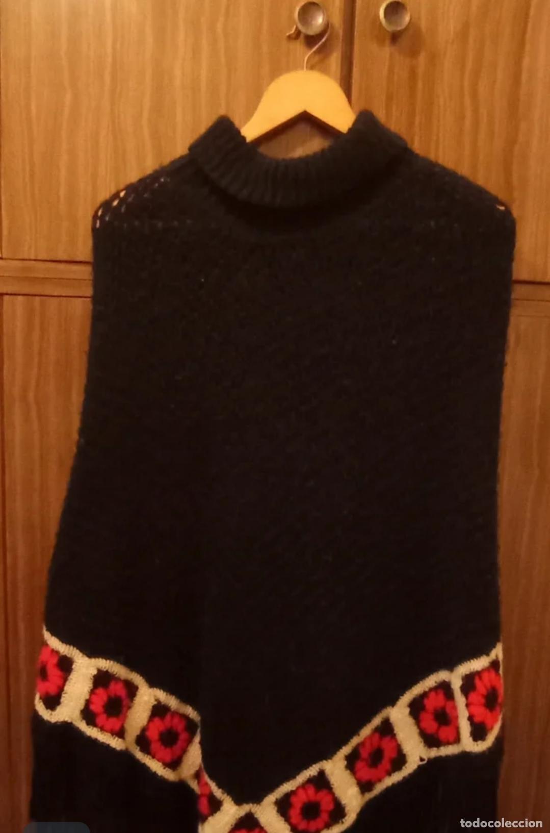 Segunda mano: Poncho lana negro con flores. - Foto 1