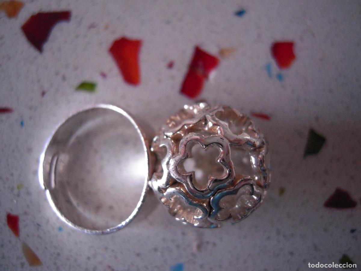 Segunda mano: Anillo bola hueca flores ajustable - Foto 2