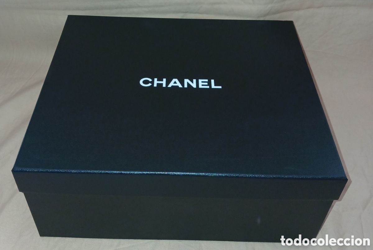 Segunda mano: Caja Chanel negra cart&oacute;n - Foto 1