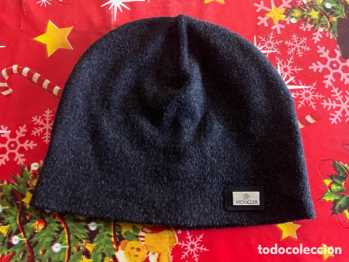 Segunda Mano: Gorro Moncler Gris Antracita - Parche Logo Met&aacute;lico - Lana Virgen - Unisex