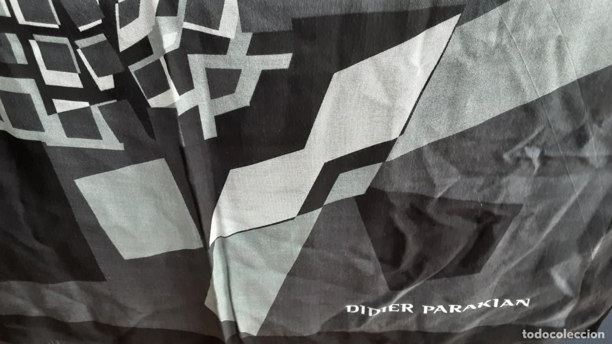 Segunda Mano: Pa&ntilde;uelo grande DIDIER PARAKIAIN
