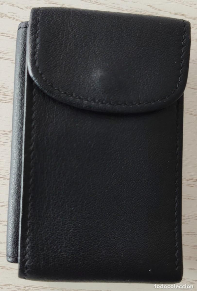 Segunda Mano: PEQUE&Ntilde;A CARTERA / MONEDERO DE LA MARCA ALEMANA ESQUIRE EN PIEL DE NAPA