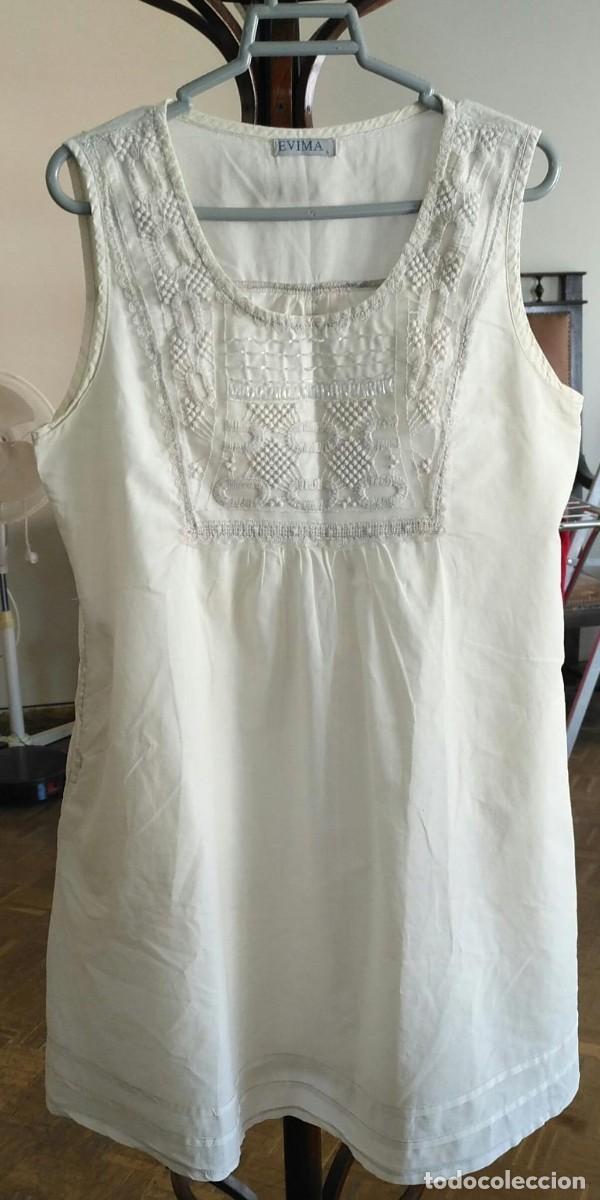 Segunda Mano: Rb 198 Vestido corto blanco sin mangas - Evima - Pechera trabajada con bordados y abalorios