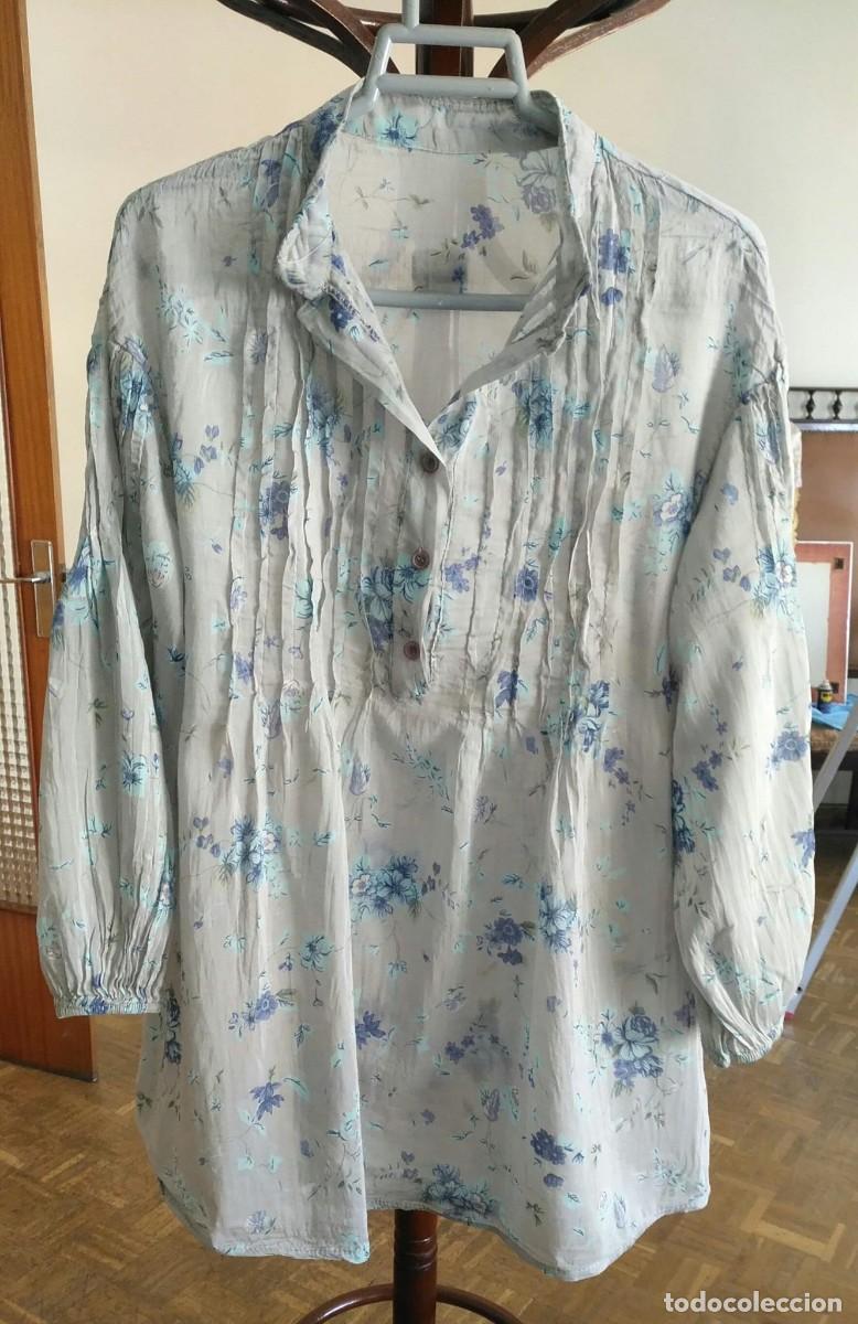 Segunda Mano: Rb 201 Camisa / camisola gris estampada flores tonos azules - manga 3/4 - Sin marca