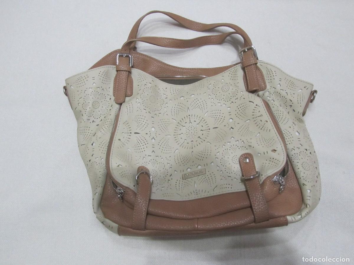 Segunda Mano: BOLSO DE ASA MARCA DESIGUAL COLOR BEIGE Y MARRON