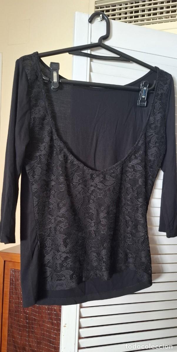 Segunda mano: Camiseta negra con espalda de encaje - Foto 1