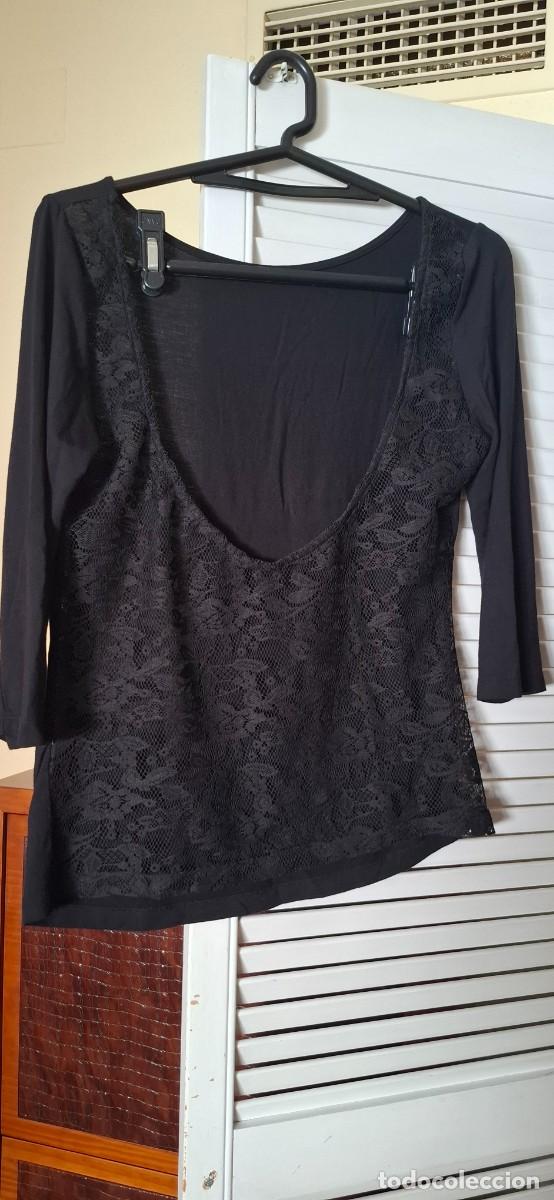 Segunda mano: Camiseta negra con espalda de encaje - Foto 2