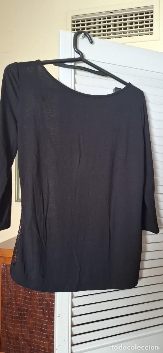Segunda mano: Camiseta negra con espalda de encaje - Foto 3