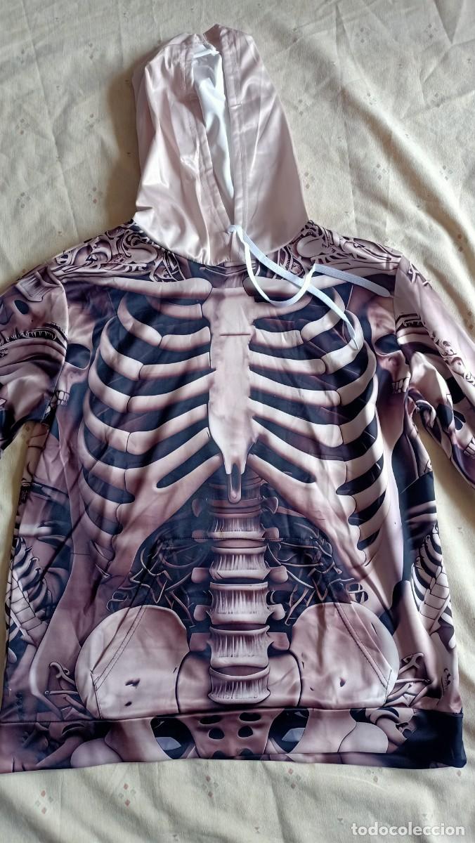 Segunda Mano: CAMISETA HEAVY.ESQUELETO.SUDADERA.TALLA M.ESTAMPADA.TELA FINA.CON CAPUCHA.NUEVA