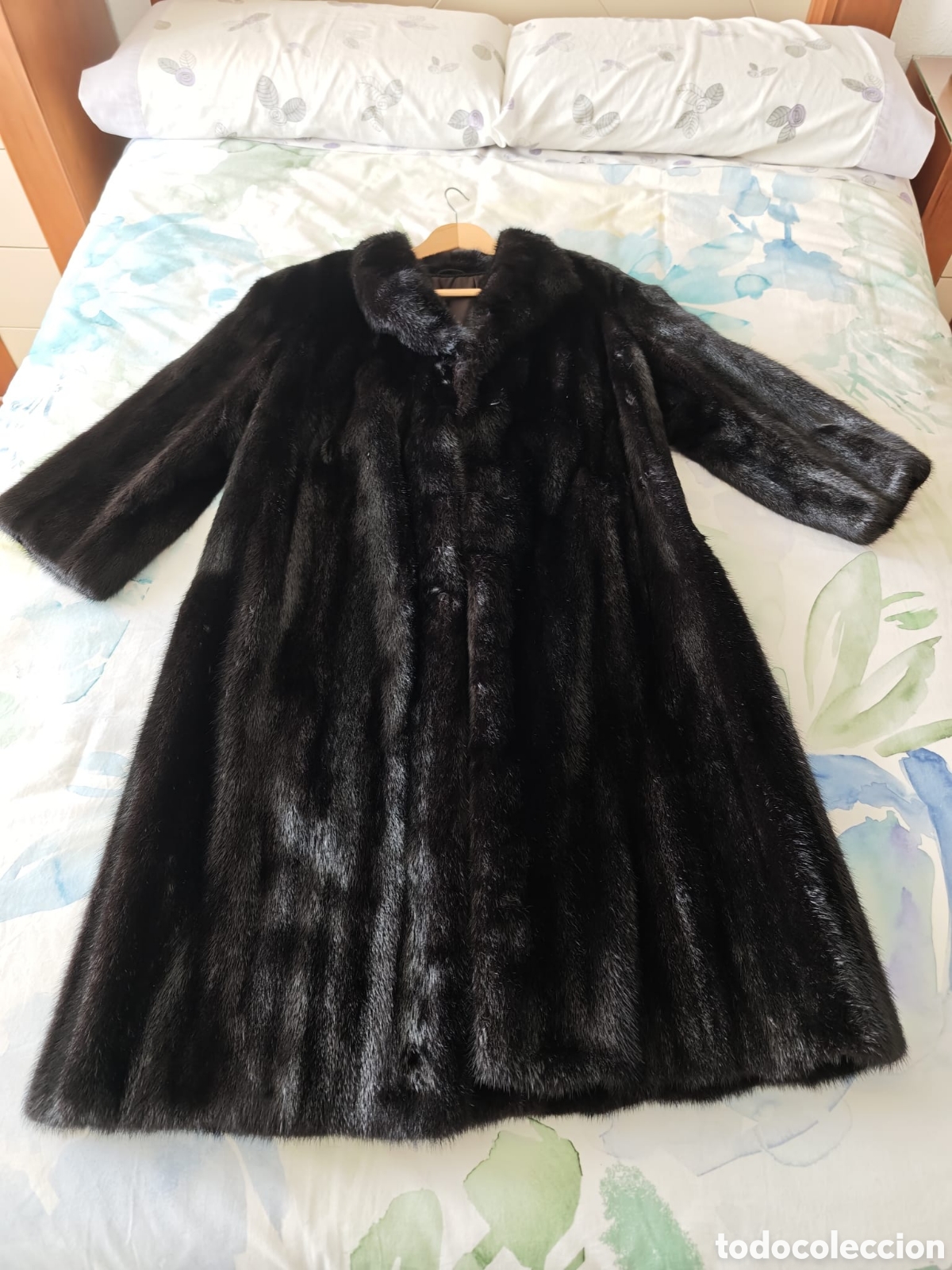 Segunda Mano: Abrigo de vis&oacute;n negro de El corte ingl&eacute;s