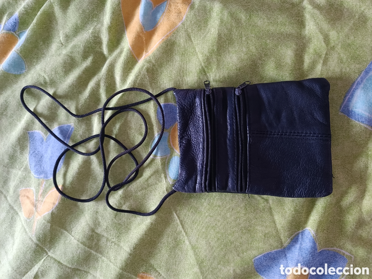 Segunda Mano: Bolso bandolera peque&ntilde;o de cuero negro
