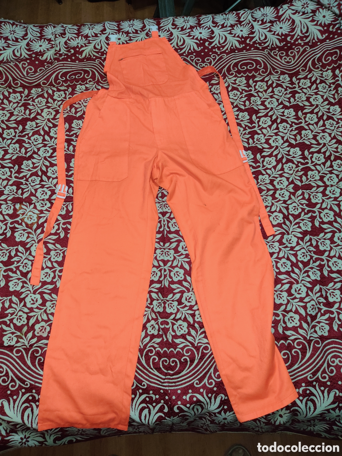 Segunda Mano: Mono o peto de trabajo en color naranja.Talla L.