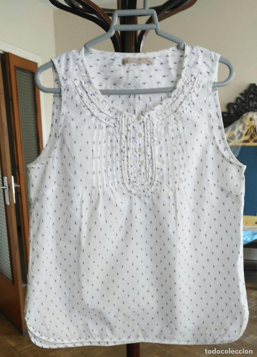 Segunda Mano: Rb 213 Camisa Top SFERA - T M - Canes&uacute; - Estampaci&oacute;n peque&ntilde;a azul - Jaretas y Trenzas en pechera