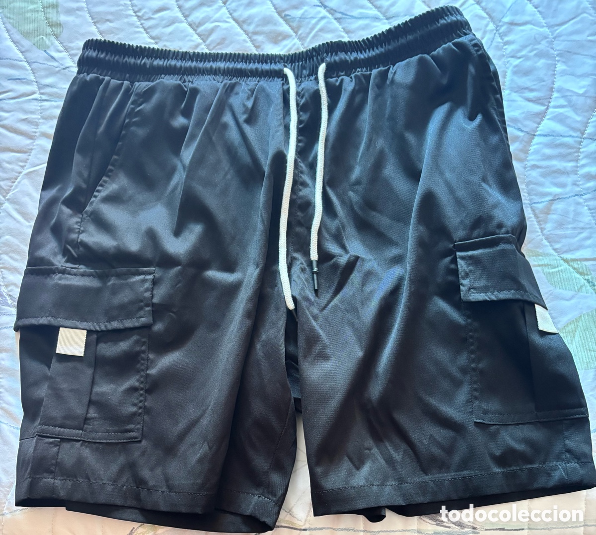 Segunda Mano: Pantal&oacute;n corto cargo negro