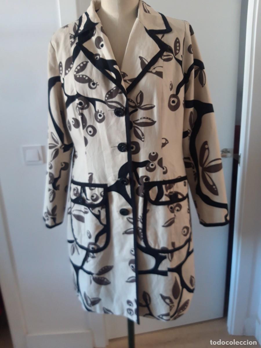 Segunda mano: Gabardina en algodon estampada, talla 44. - Foto 1