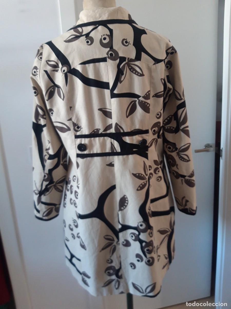 Segunda mano: Gabardina en algodon estampada, talla 44. - Foto 5