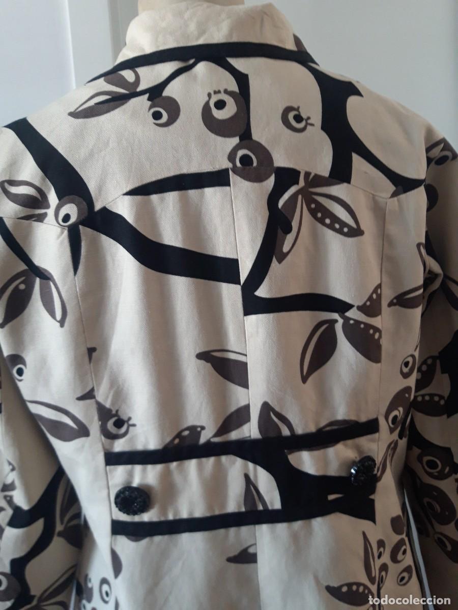 Segunda mano: Gabardina en algodon estampada, talla 44. - Foto 6