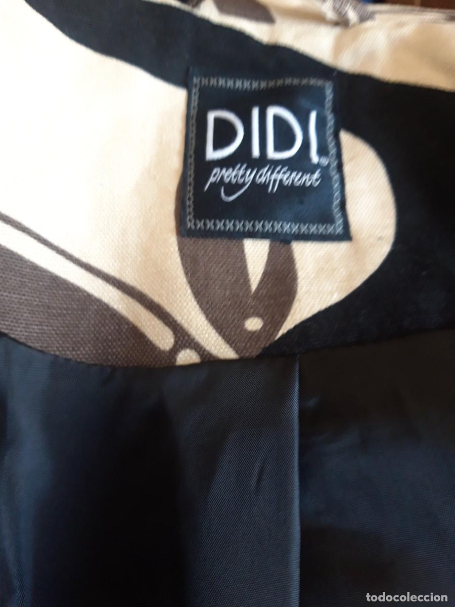 Segunda mano: Gabardina en algodon estampada, talla 44. - Foto 8