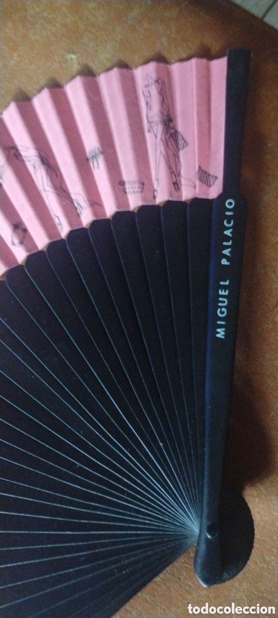 Segunda Mano: ABANICO *PINK MORNING* POR DISE&Ntilde;ADOR DE ROPA *MIGUEL PALACIO*-PLANETAdeAGOSTINI-COLECCION-KSA
