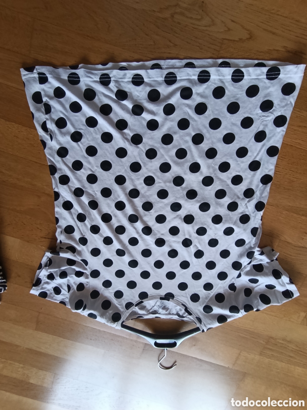 Segunda Mano: Camiseta topos blanco y negro