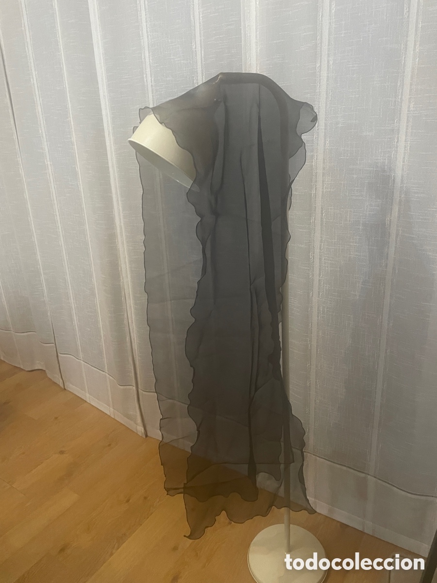 Segunda Mano: Fular/pa&ntilde;uelo negro brillante ideal para fiesta, boda o evento