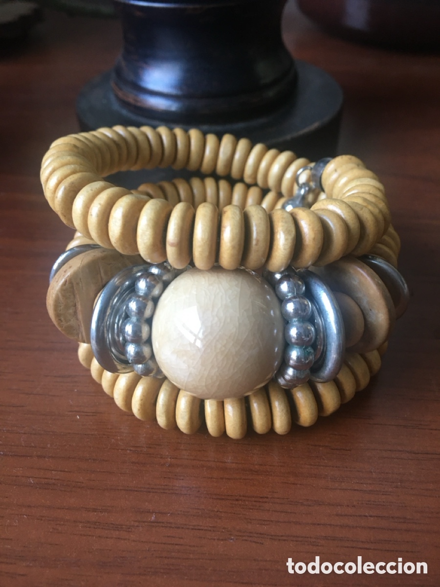 Segunda Mano: pulsera de dise&ntilde;o en pl&aacute;stico y bolitas