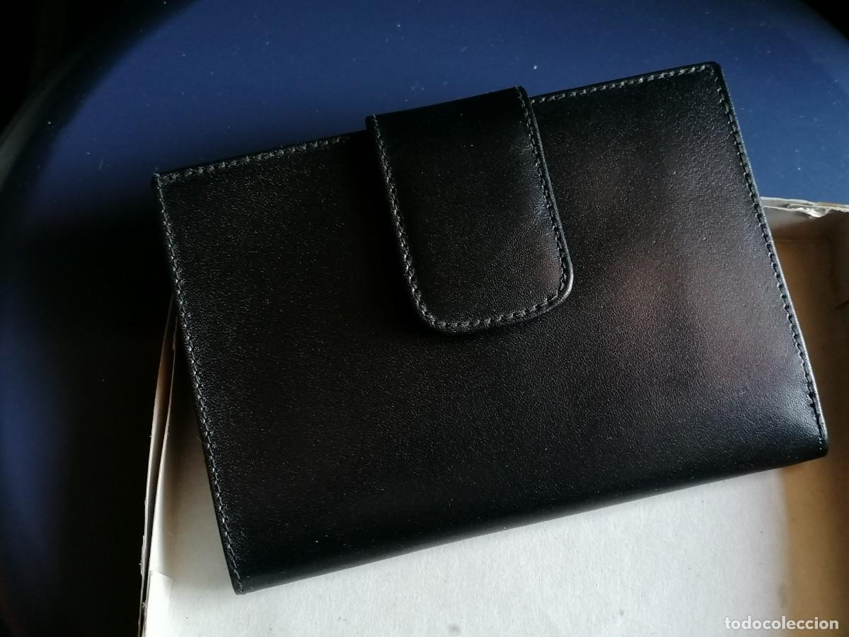 Segunda Mano: CARTERA CABALLERO ** CUERO NEGRO M-26 * MARROQUINERIA* PROCEDE RESTOS DE TIENDA CERRADA