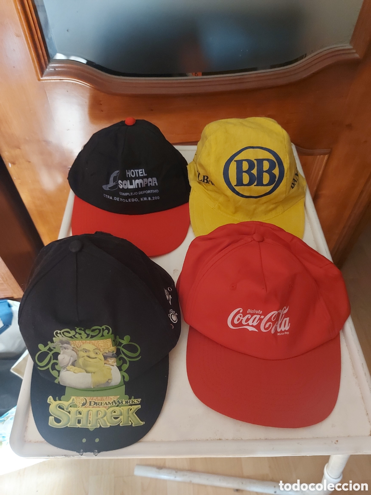 Segunda Mano: Lote 4 gorras varios motivos