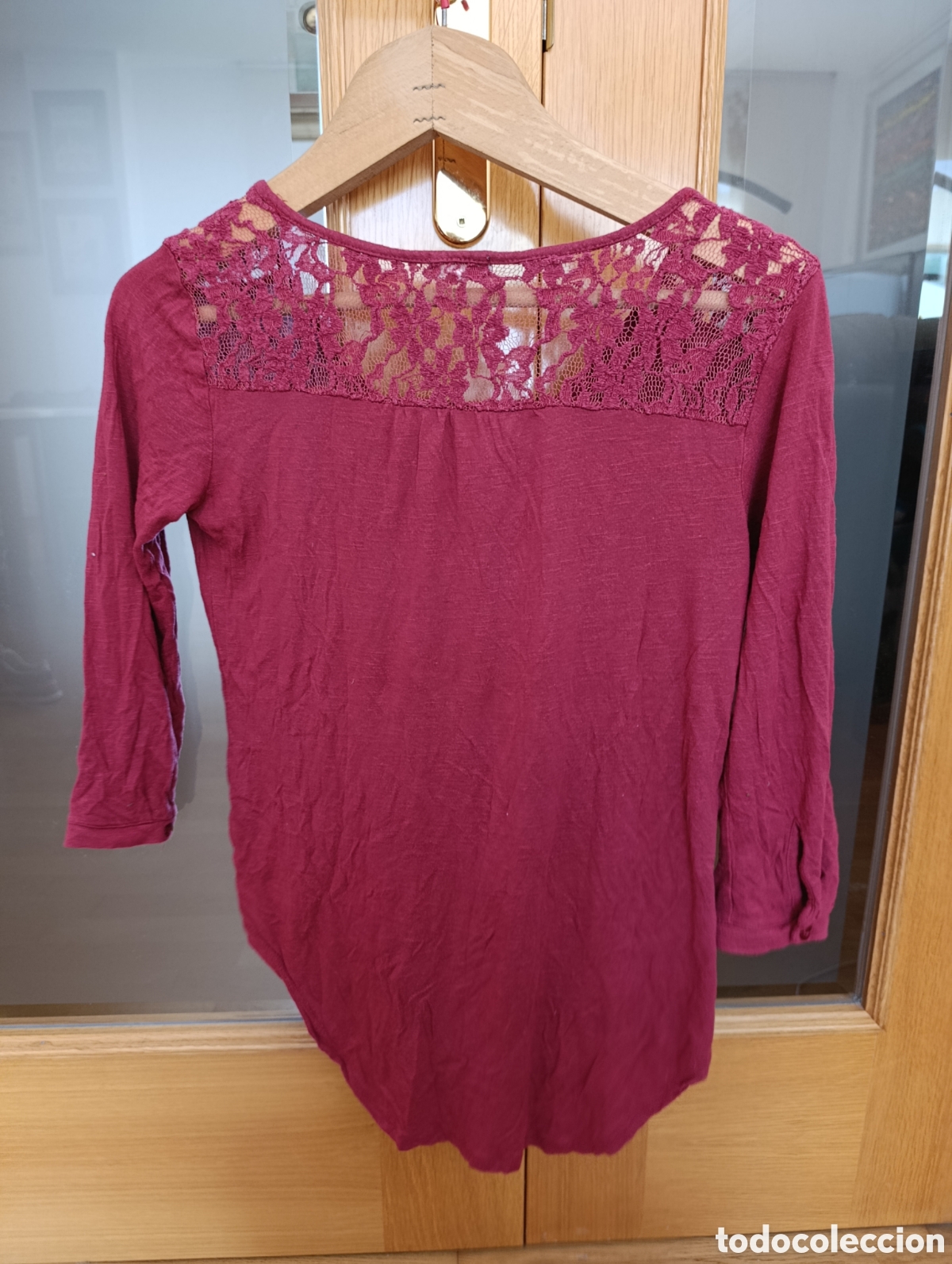 Segunda mano: Camiseta granate con detalles - Foto 5