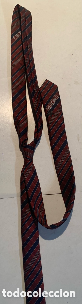 Segunda mano: Corbata Granate Estampada A Rayas , Perfecto Estado , como nueva, - Foto 1