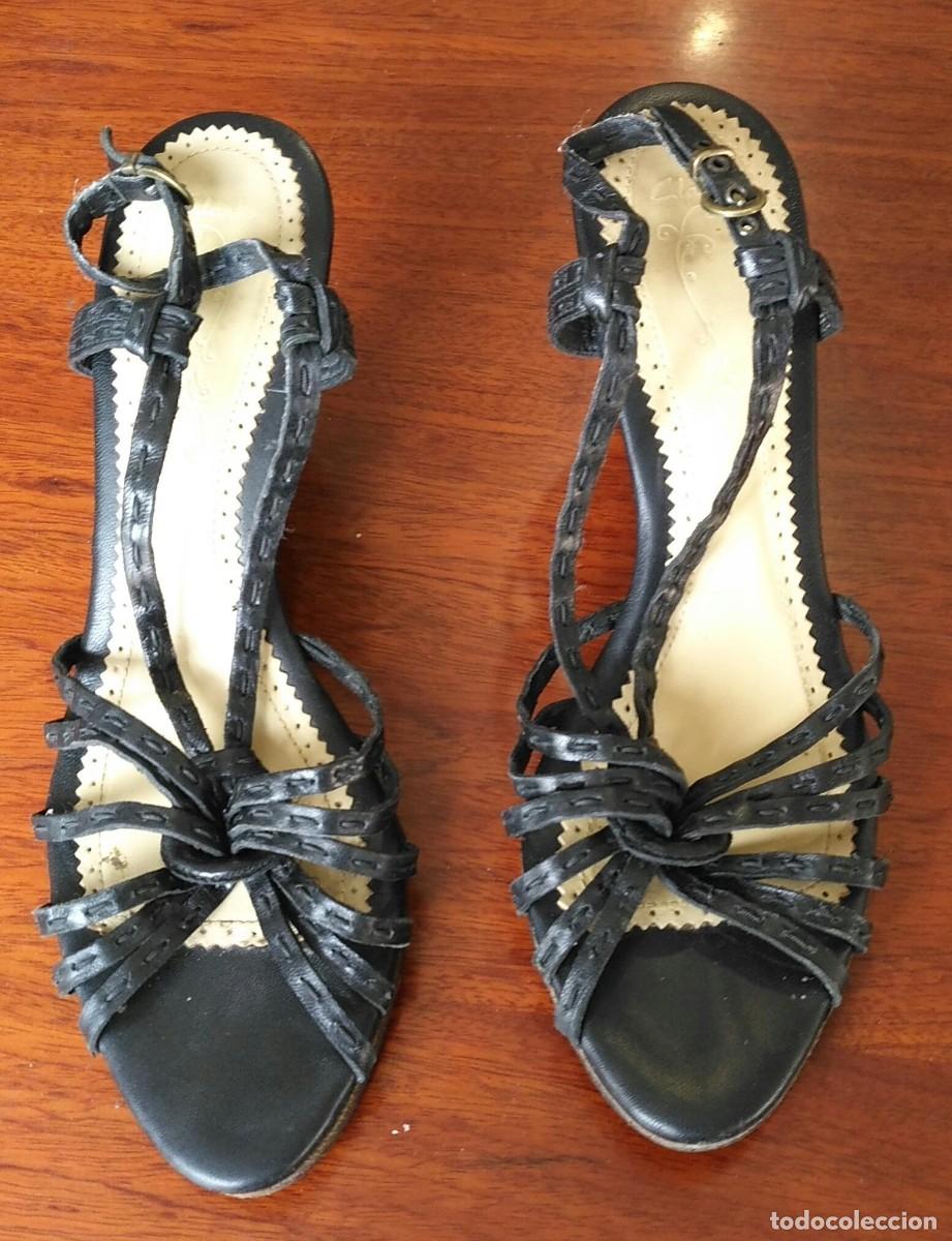 Segunda Mano: S47 Zapato / Sandalia piel negra con cu&ntilde;a - N&uacute;m 36 1/2 (Espa&ntilde;a 39 / 40) - CLARKS -