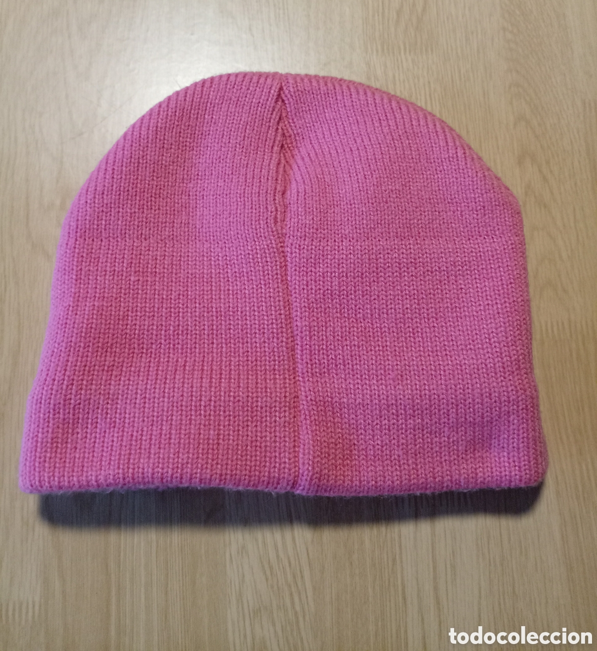 Segunda mano: Gorro color rosa con flor - Foto 2