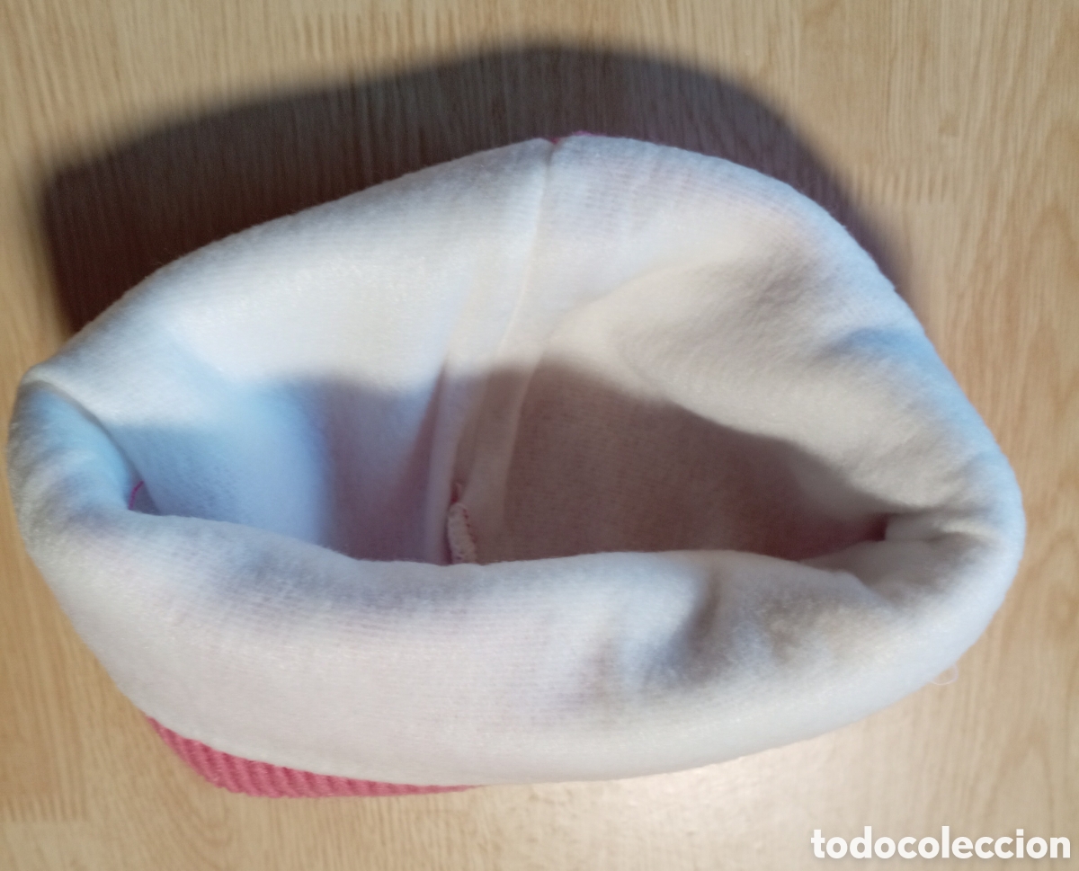 Segunda mano: Gorro color rosa con flor - Foto 3