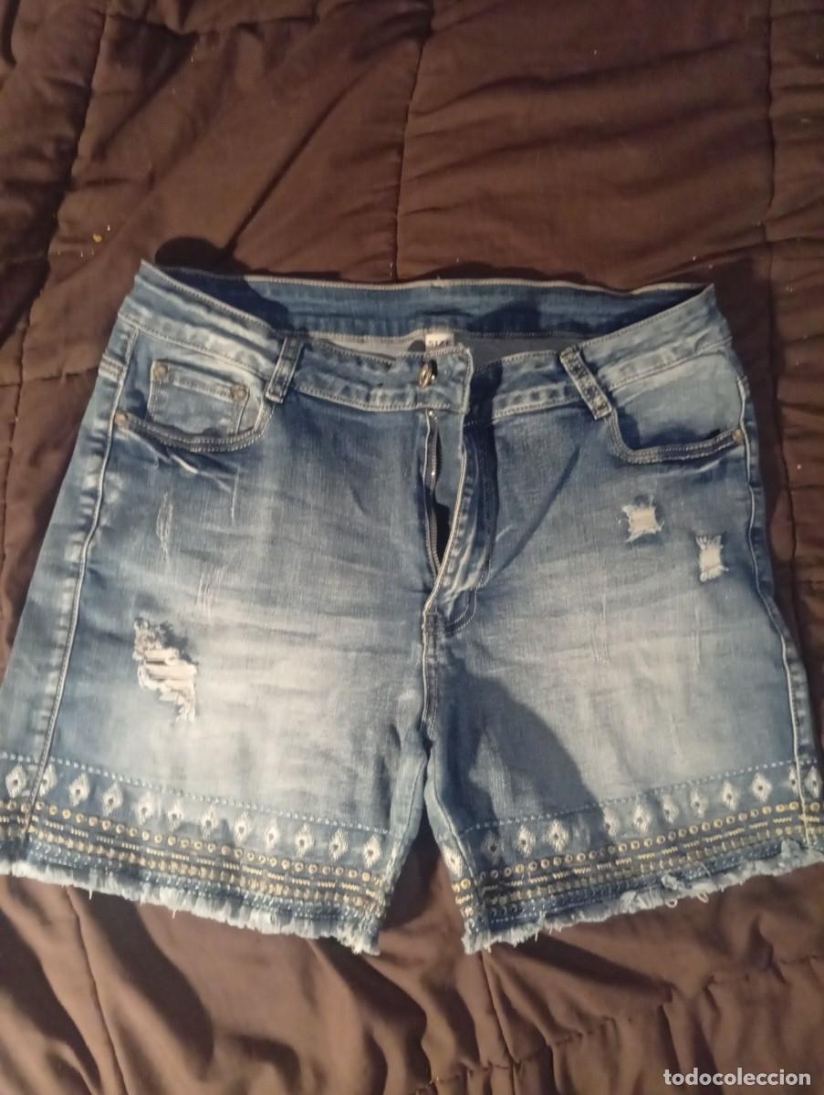 Segunda mano: Pantalones vaqueros cortos rotos - Foto 2