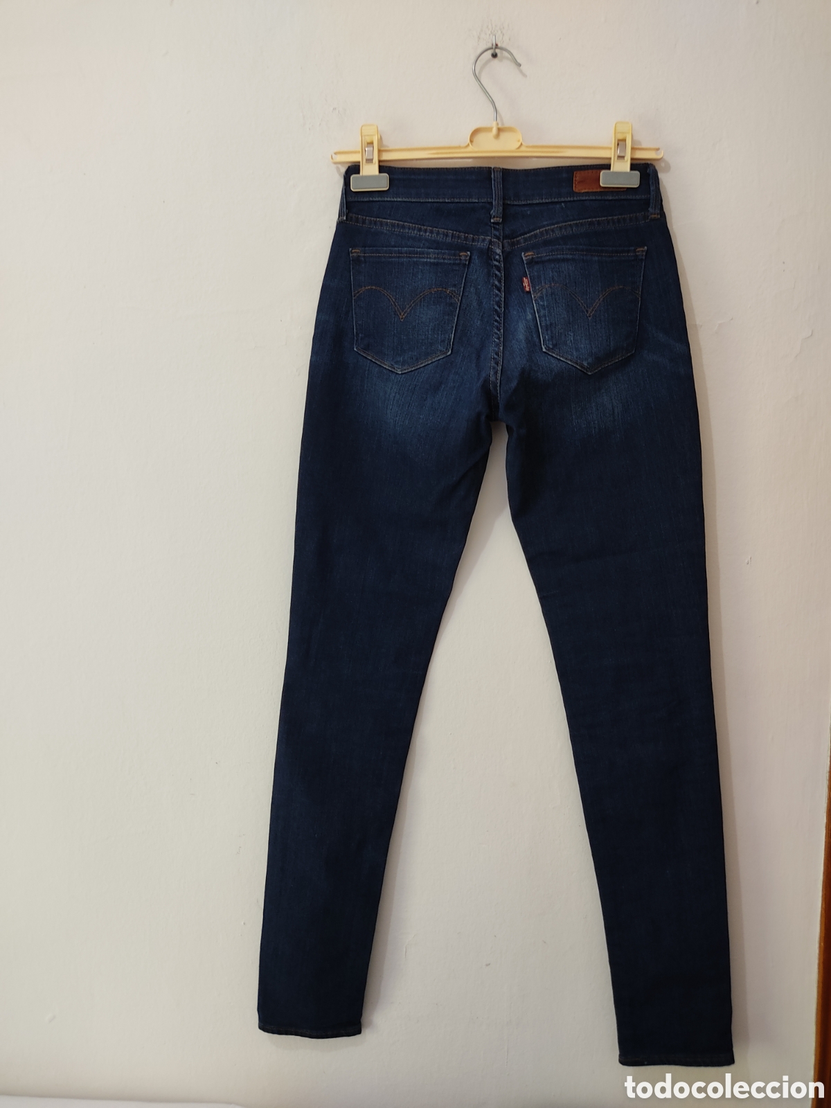 Segunda mano: Vaqueros Pitillo para mujer talla 34 marca Levis - Foto 3