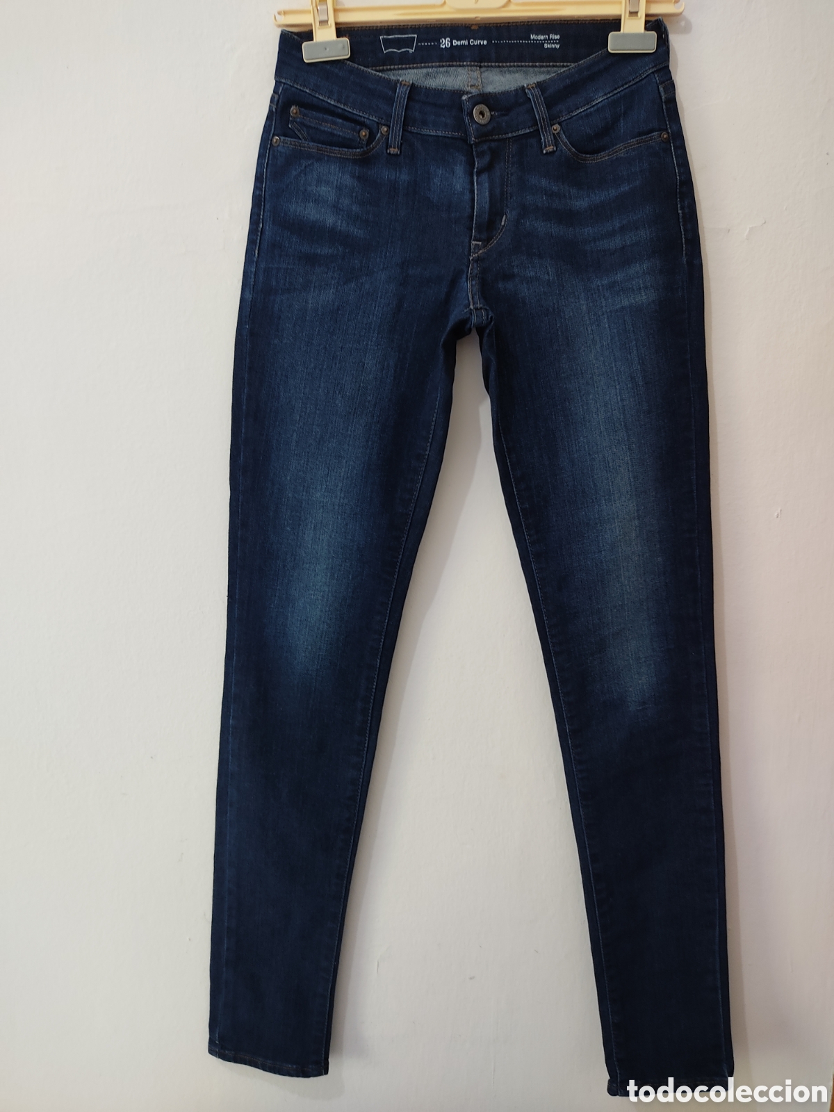 Segunda mano: Vaqueros Pitillo para mujer talla 34 marca Levis - Foto 4
