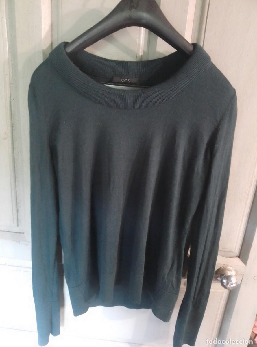 Segunda Mano: Sencillo jersey de lana y seda de la marca Cos. Verde oscuro. Punto fino. Talla XS