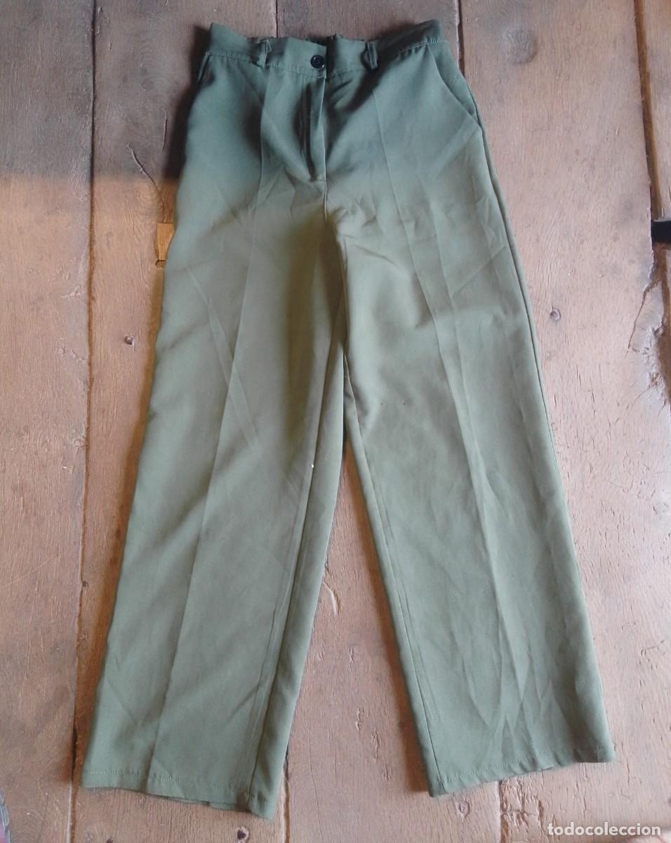 Segunda Mano: Pantalones de vestir, sastre. Verde. Cintura el&aacute;stica. Talla 40