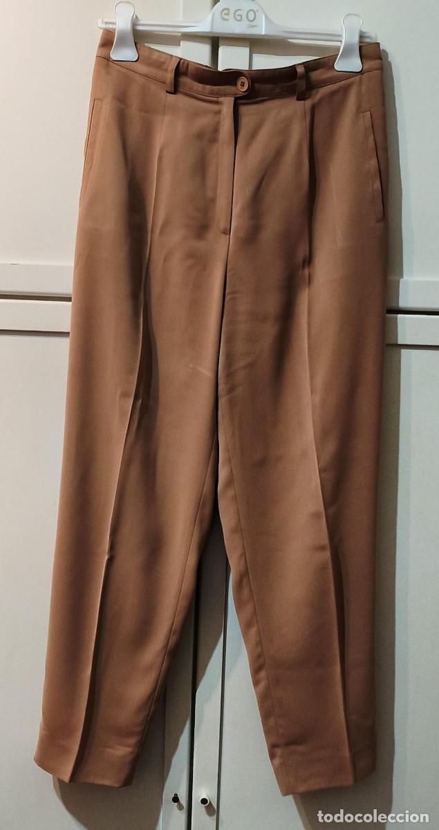 Segunda Mano: RB 235 Pantal&oacute;n Poliester color carne / marr&oacute;n claro - Talla 44 - cremallera delante disimulada