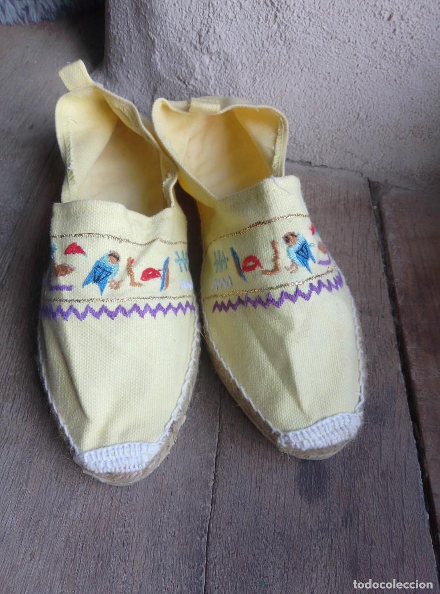 Segunda Mano: Originales alpargatas de esparto Vulcasa con bordados. Talla 37