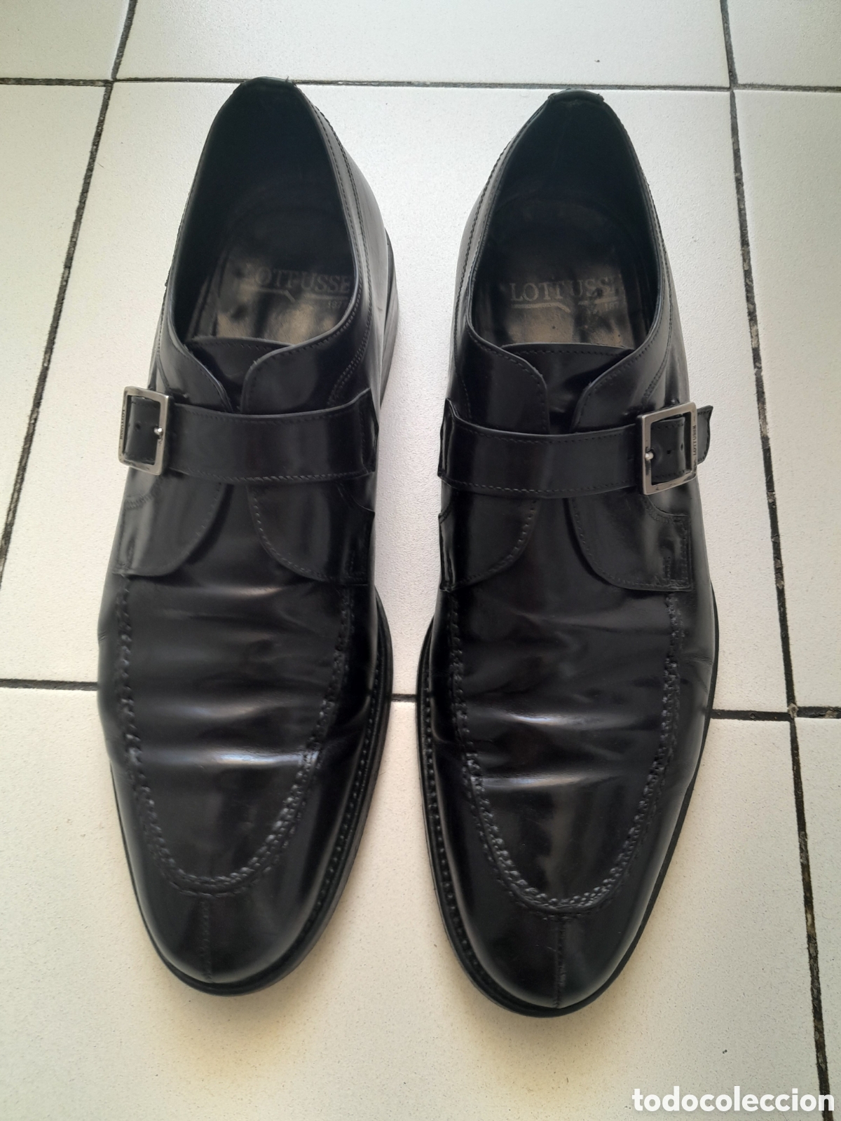 Segunda Mano: Zapatos para hombre Lotusse.Color negro con hebilla . N⁰44