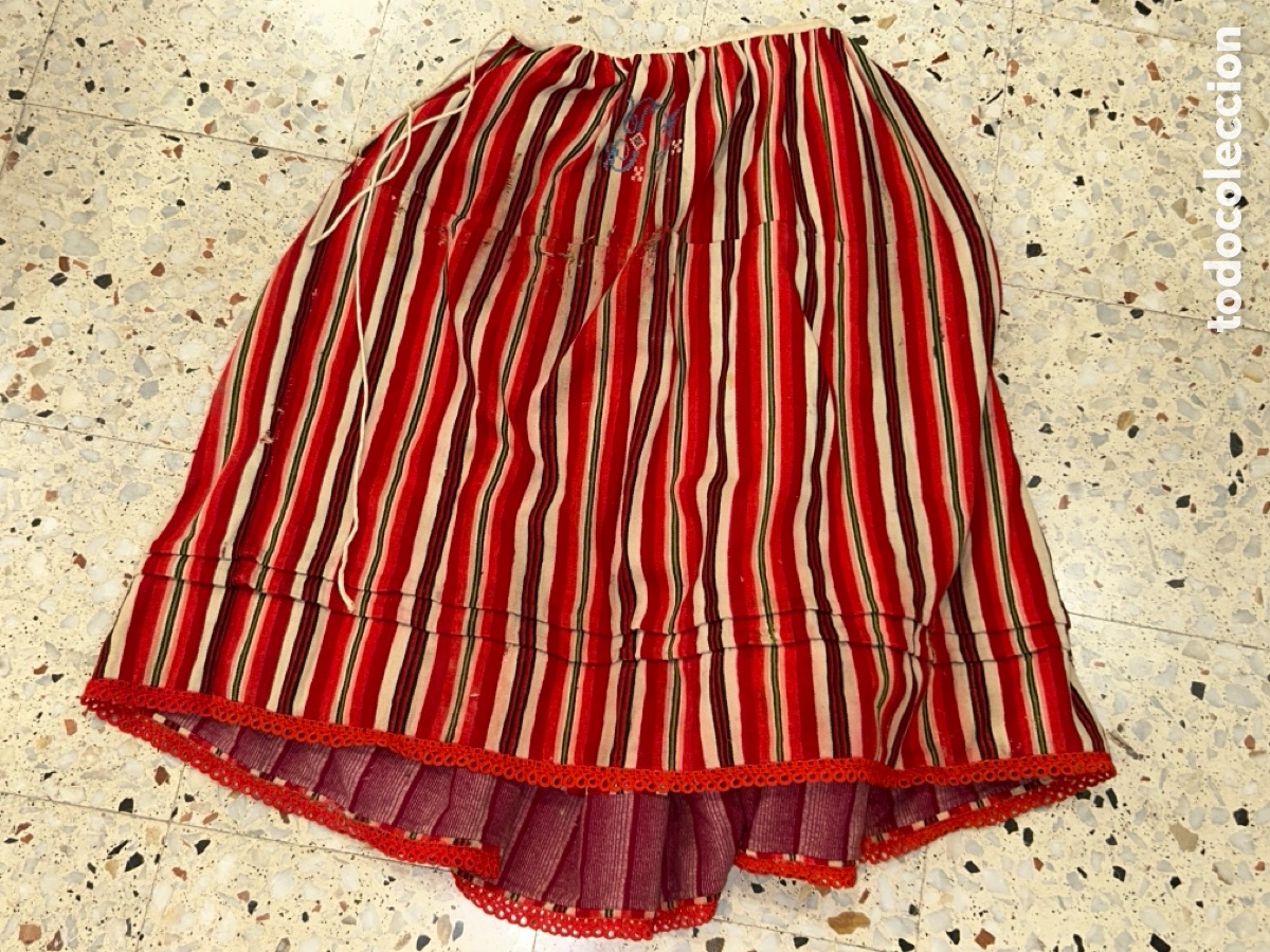 Segunda mano: ANTIGUA FALDA MANCHEGA (REFAJO) RAYADA S.XIX