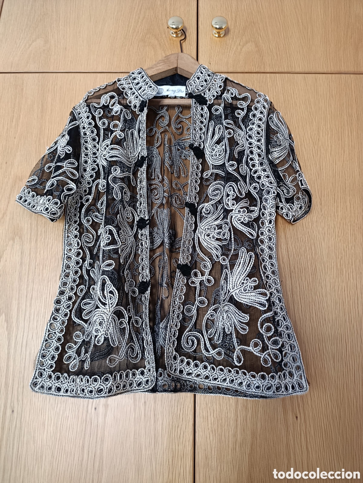 Segunda mano: Chaqueta de fiesta con bordados en color oro
