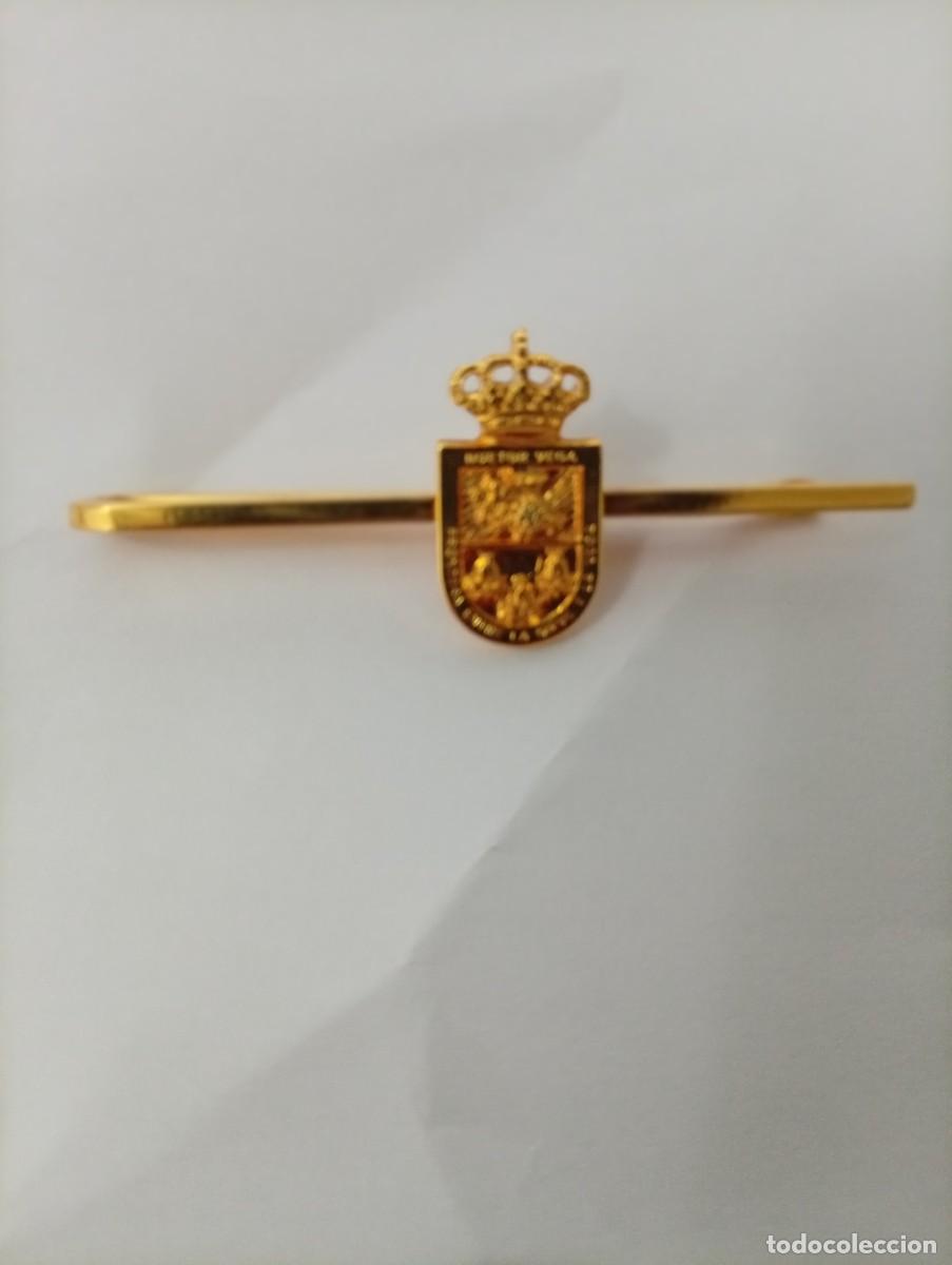 Segunda mano: pisacorbata con escudo huetor vega Frontera entre la nieve y la vega