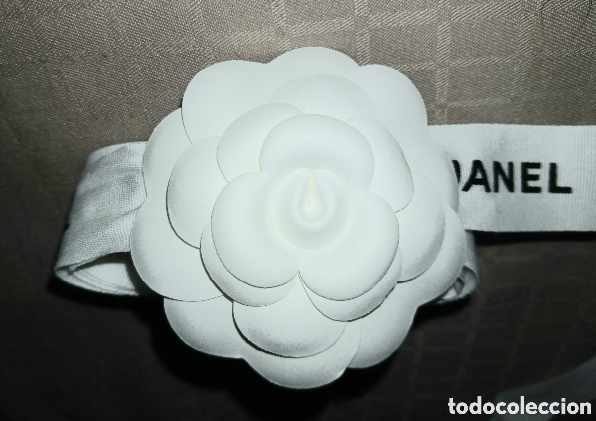 Segunda mano: CINTA BLANCA CHANEL Y FLOR. 190MM X 25MM