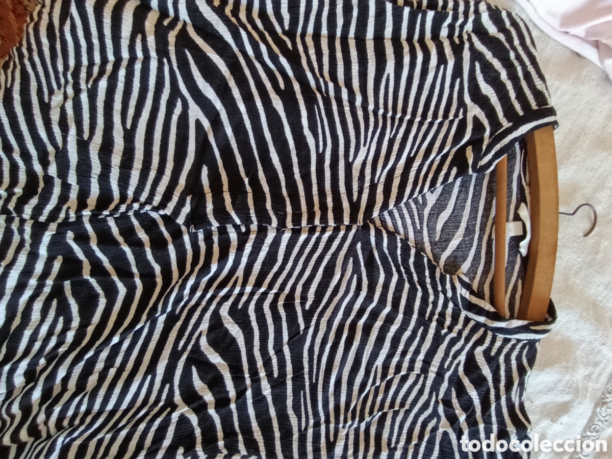 Segunda mano: Camiseta blusa en blanco y negro - Foto 2