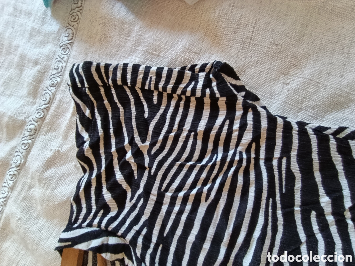 Segunda mano: Camiseta blusa en blanco y negro - Foto 3