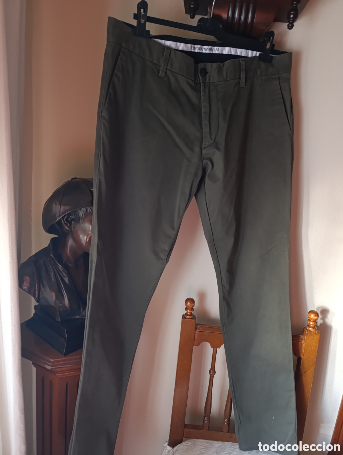 Segunda mano: Pantal&oacute;n de caballero de Emporio Armani talla 52